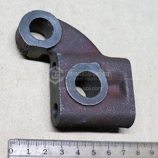KM385BT-03202 Гнездо оси клапанного коромысла заднее