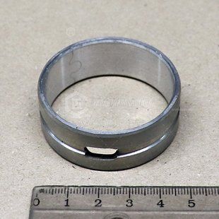 L375-01113 Втулка распределительного вала средняя